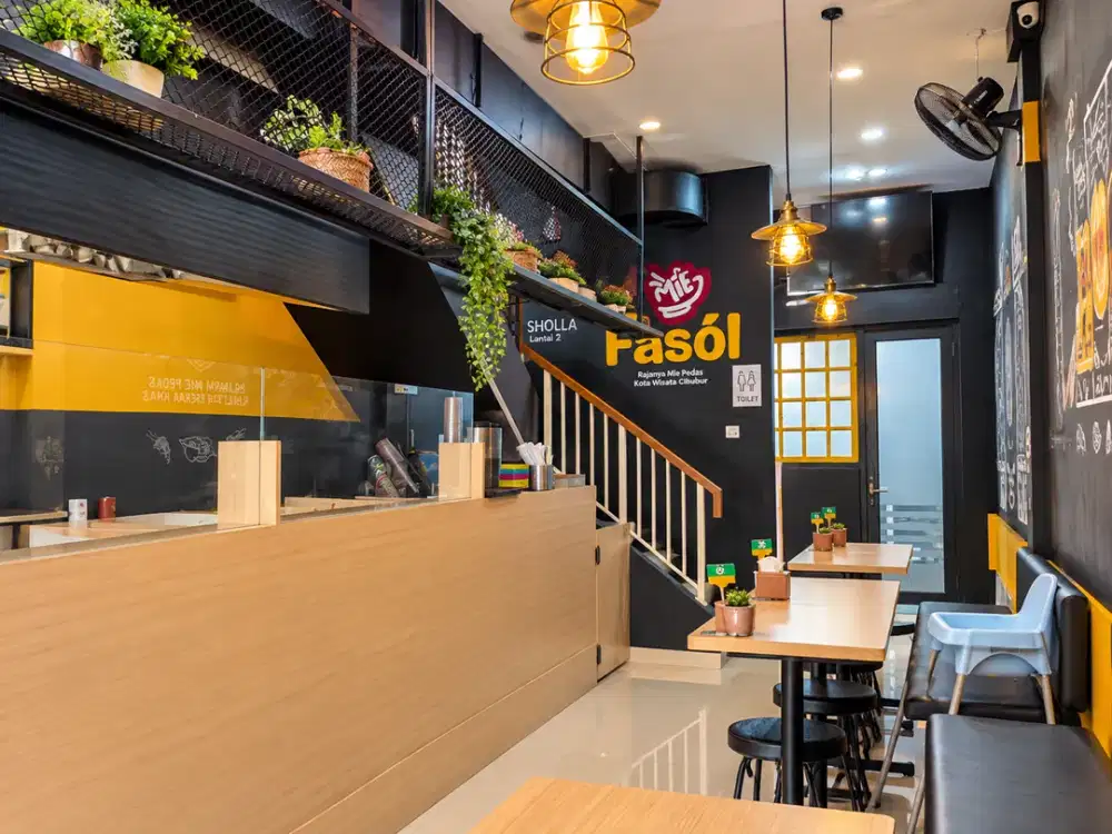 Disewakan Ruko Siap Pakai include Alatnya, cocok untuk Cafe Resto, dan usaha Lain Lokasi seberang Mac Donals Kota Wisata Cibubur