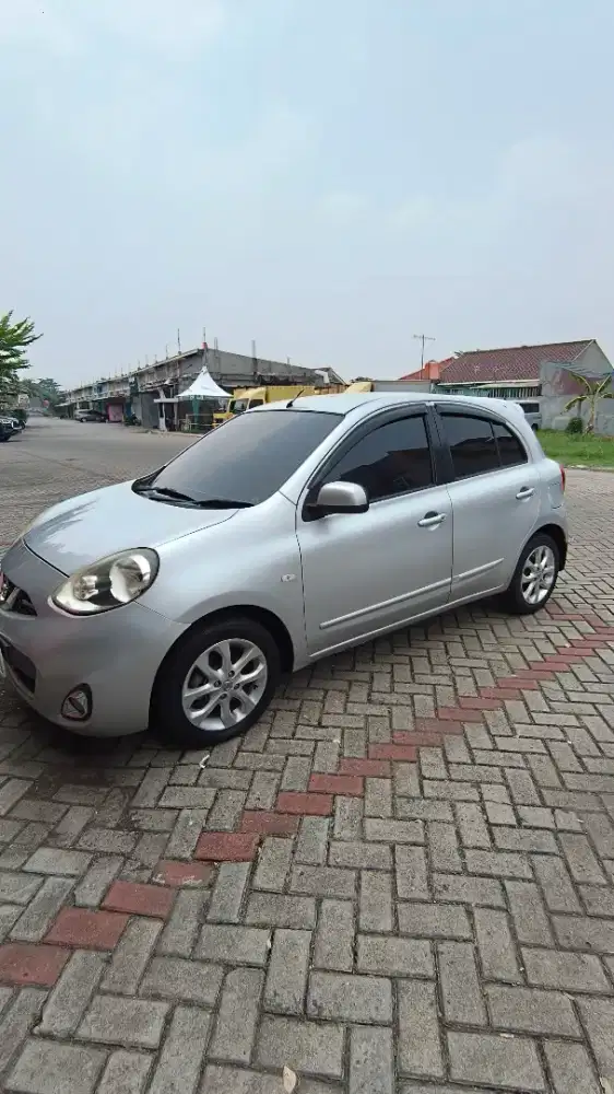 Nissan March 1.5 AT Silver