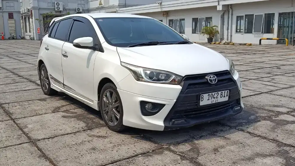 Toyota Yaris trd at autometik putih 2014 tdp cukup 11,7jt