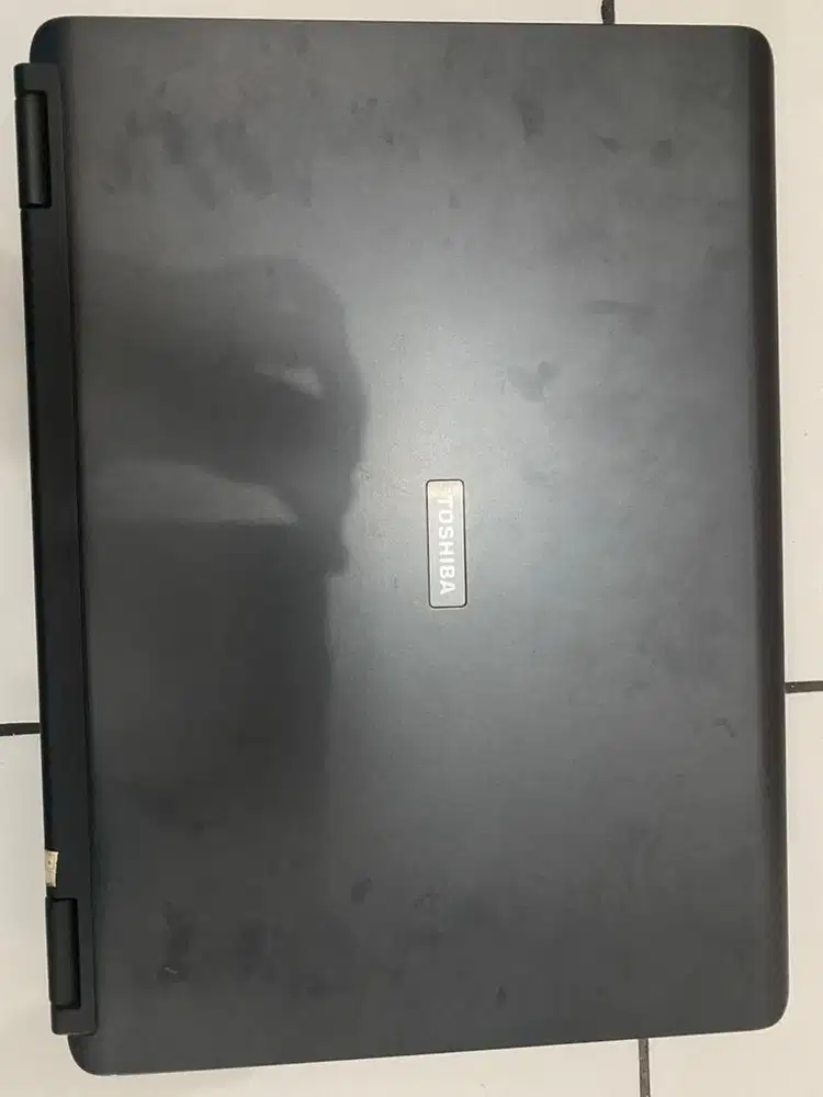 Laptop Toshiba Hitam