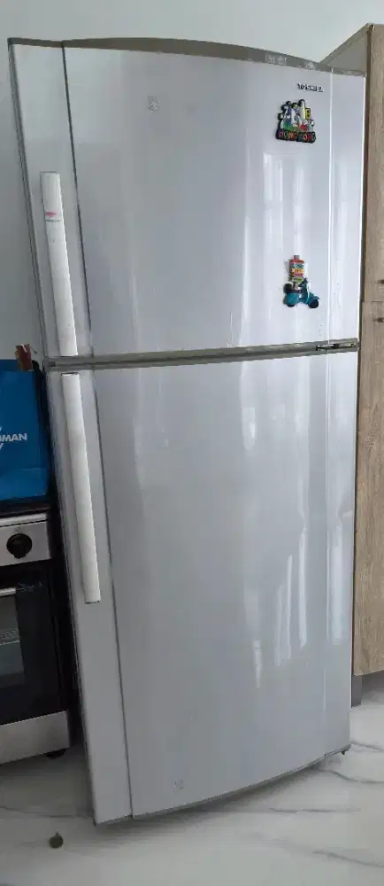 Kulkas Toshiba 2pintu