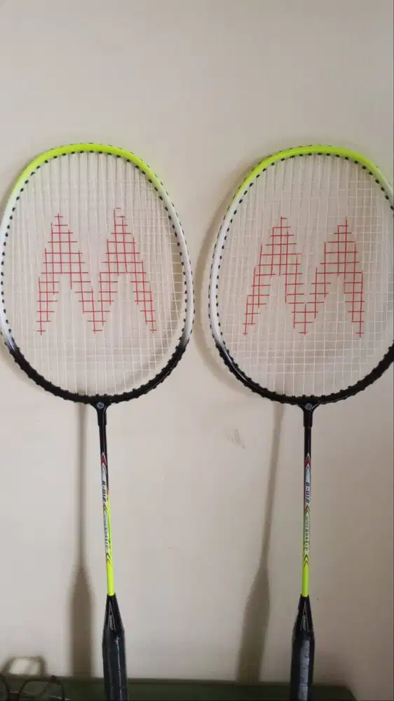 Sepasang Raket Badminton Merk Morris