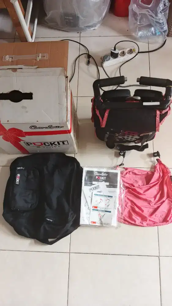 Di jual stroller POCKIT warna pink