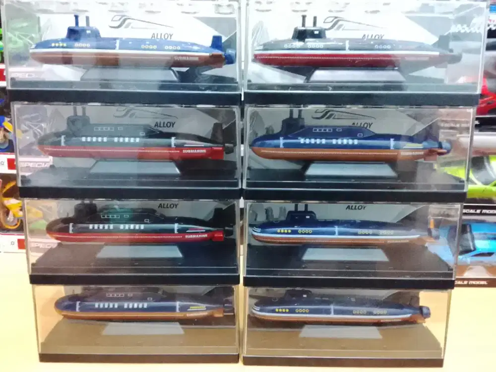 Miniatur/ diecast kapal selam, kereta dan  bus
