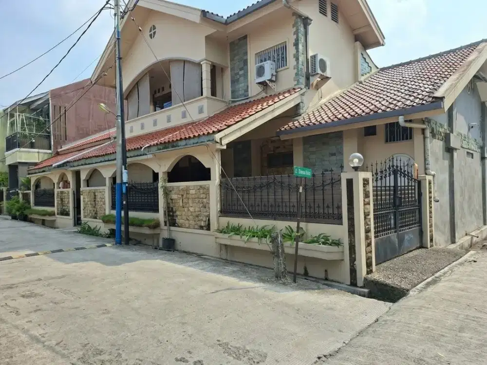Rumah Mewah 1 1/2 Lantai Asri dan Hommy di Jatiwaringin Pondok Gede Bekasi