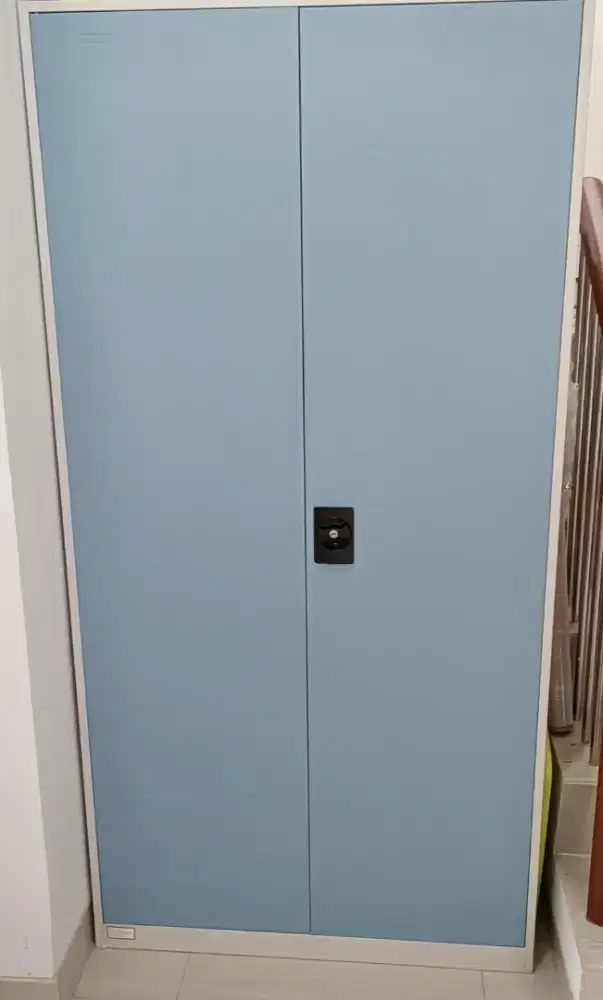 Lemari besi krisbow 2 pintu rak besi
