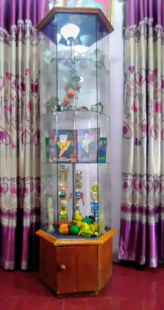 Lemari Kaca Hias 4 Susun