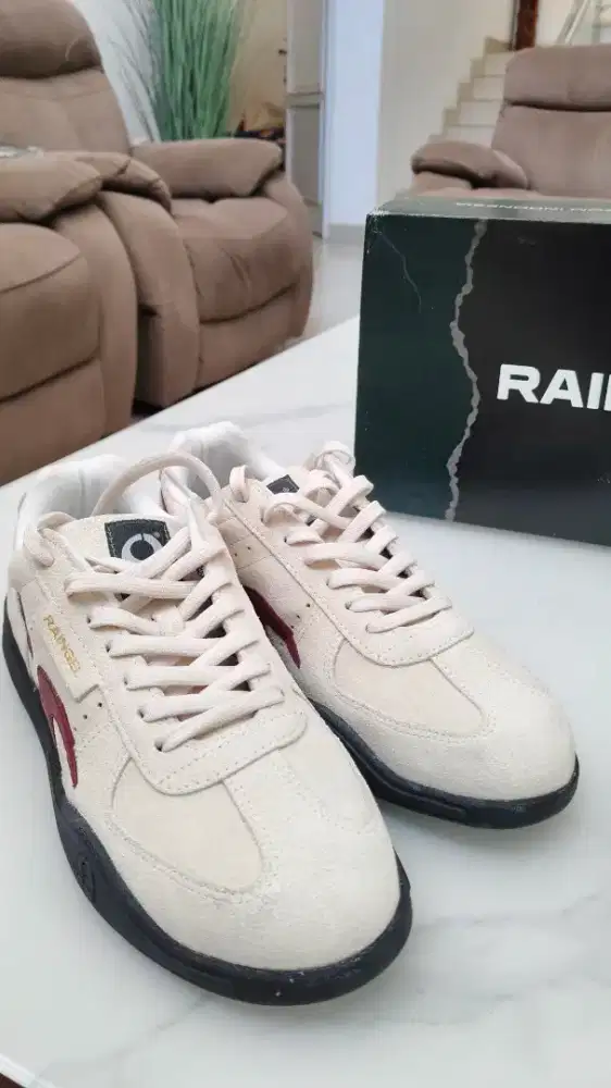 Dijual cepat sepatu raingel cream maroon