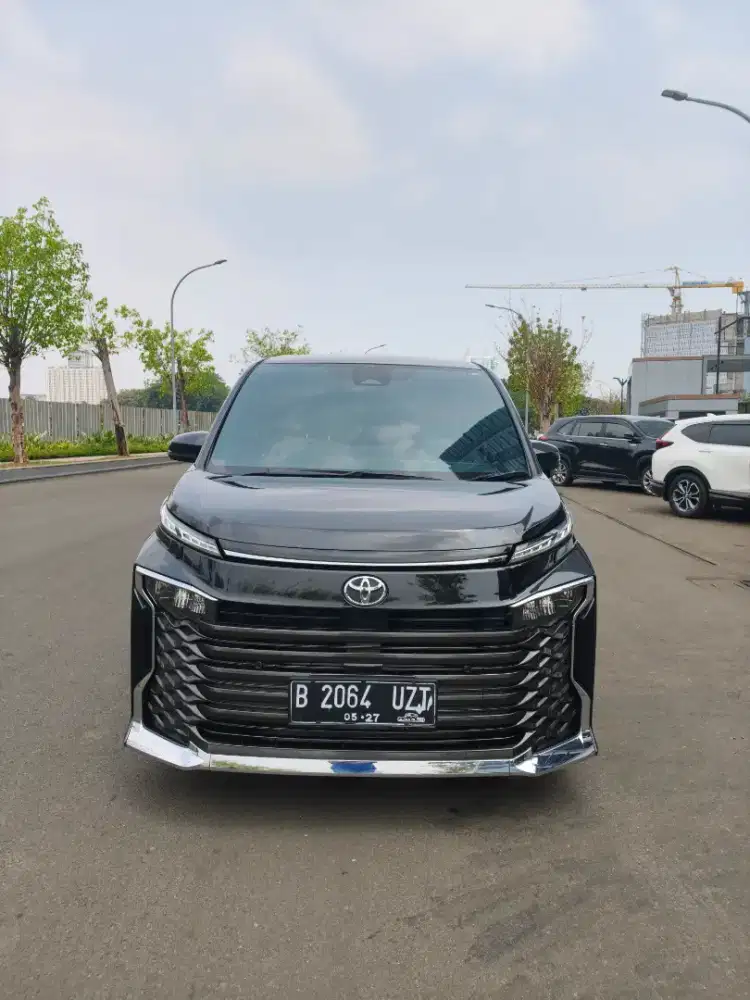 TOYOTA VOXY.  22