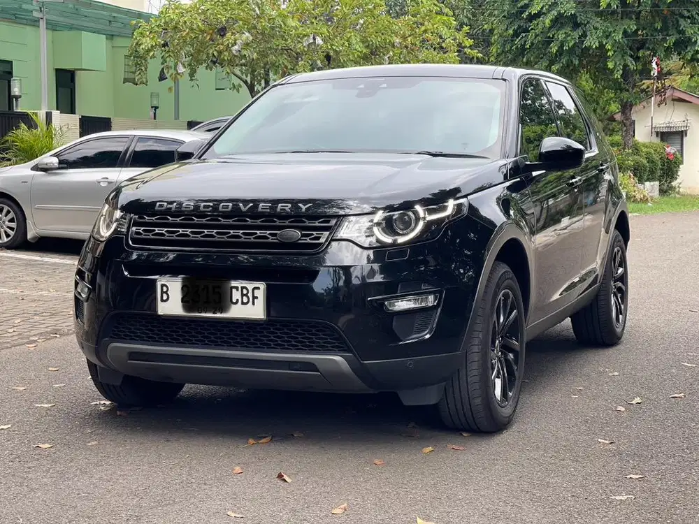 DIJUAL CEPAT LAND ROVER DISCOVERY HITAM AT 2018