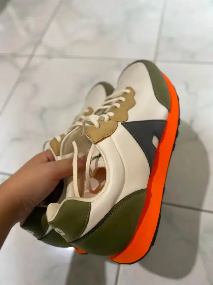 Sepatu pria AIRWALK Running size 44.5