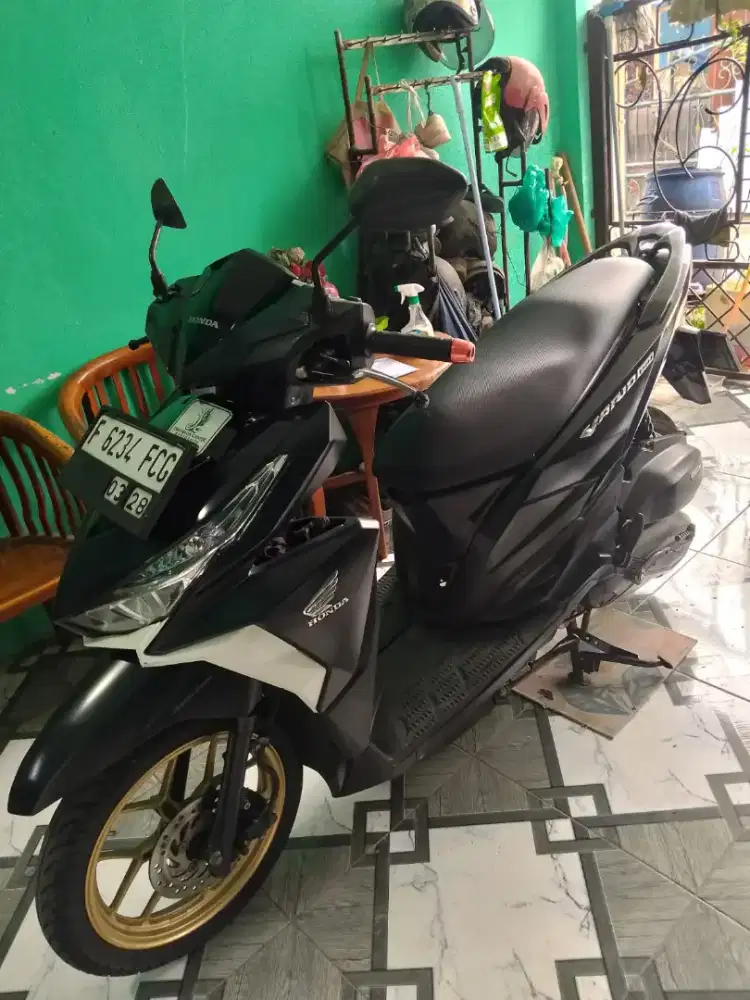 Dijual motor honda vario 150 exclusive th 2018