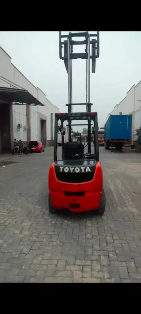 Forklift 3 ton tahun 2018 type 8FD30 tiang tinggi 4.5 meter. matic