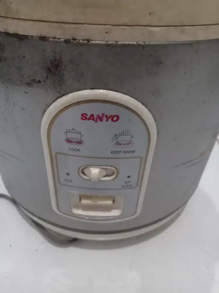 Penanak nasi SANYO Rice cooker magicom