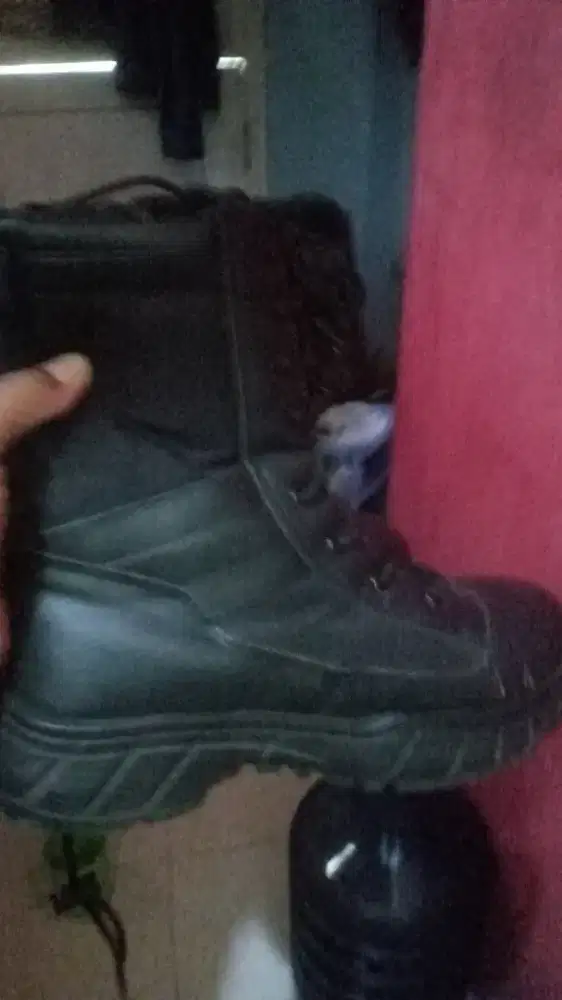 Dijual sepatu scurity Ukuran 40 kondisi 95%