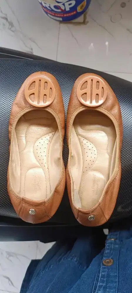 Sepatu dewasa hush puppies ukuran 37