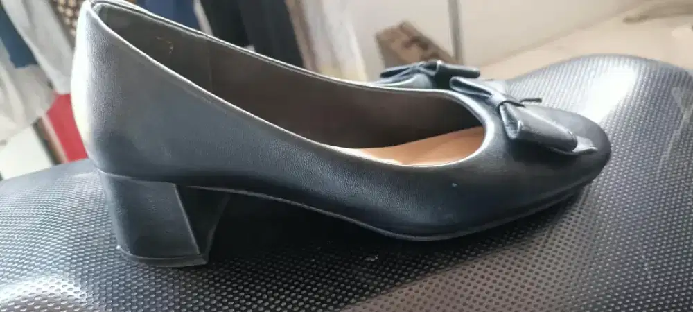 Pantofel hitam NCY ukuran 38