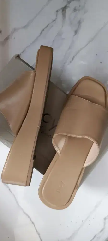 Sandal NCY warna camel ukuran 40