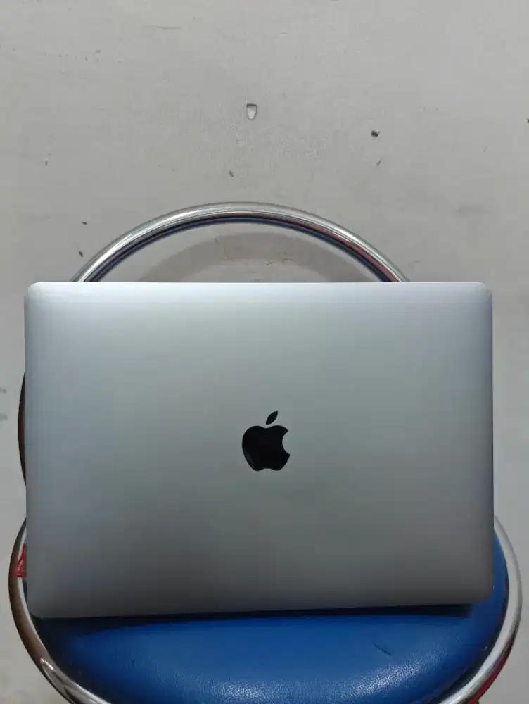 MacBook pro 2017 i5 8/256