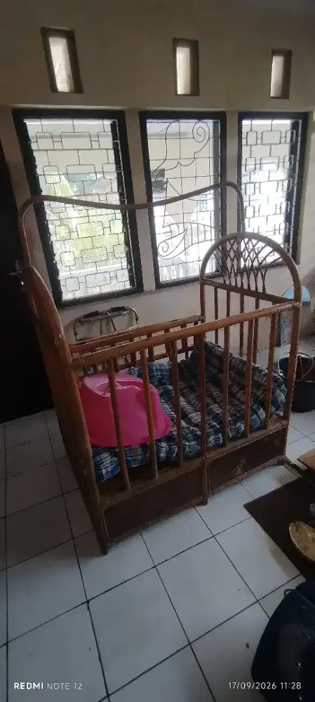 Tempat Tidur Bayi dari Rotan