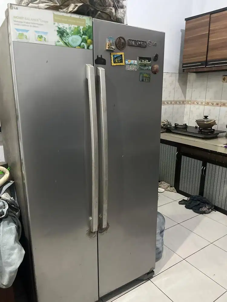 Jual cepat kulkas bekas perlu ganti freyon