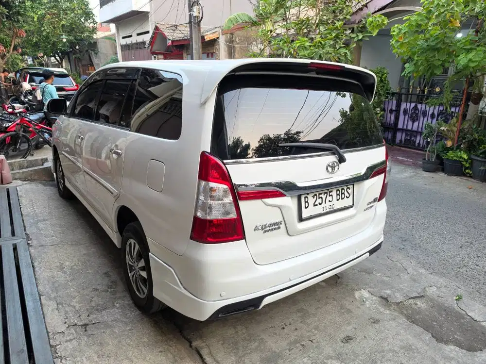Toyota Kijang Innova Inova V Luxury Matic AT Tahun 2015 Putih , 2014