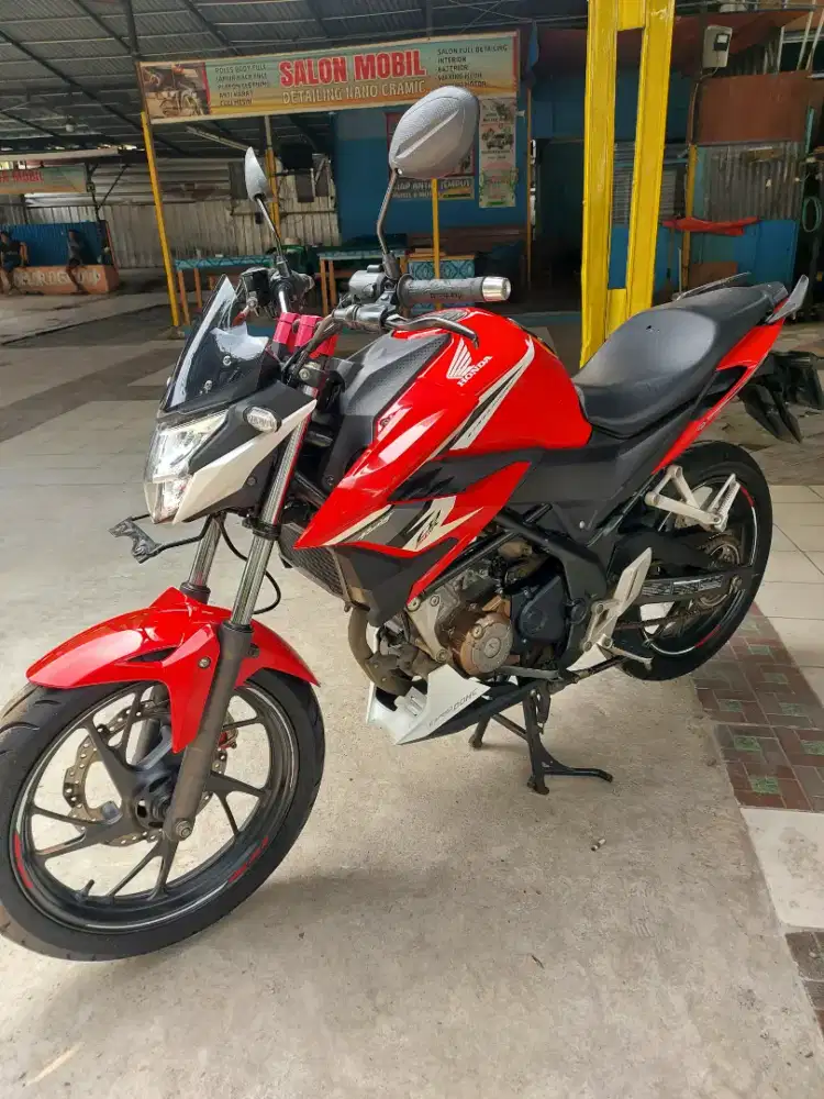 Dijual Honda CB150R 2018 Mulus Terawat Surat Lengkap 17jt Nego