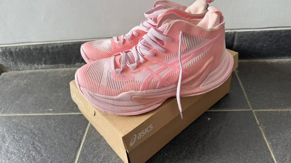SEPATU VOLLY ASICS