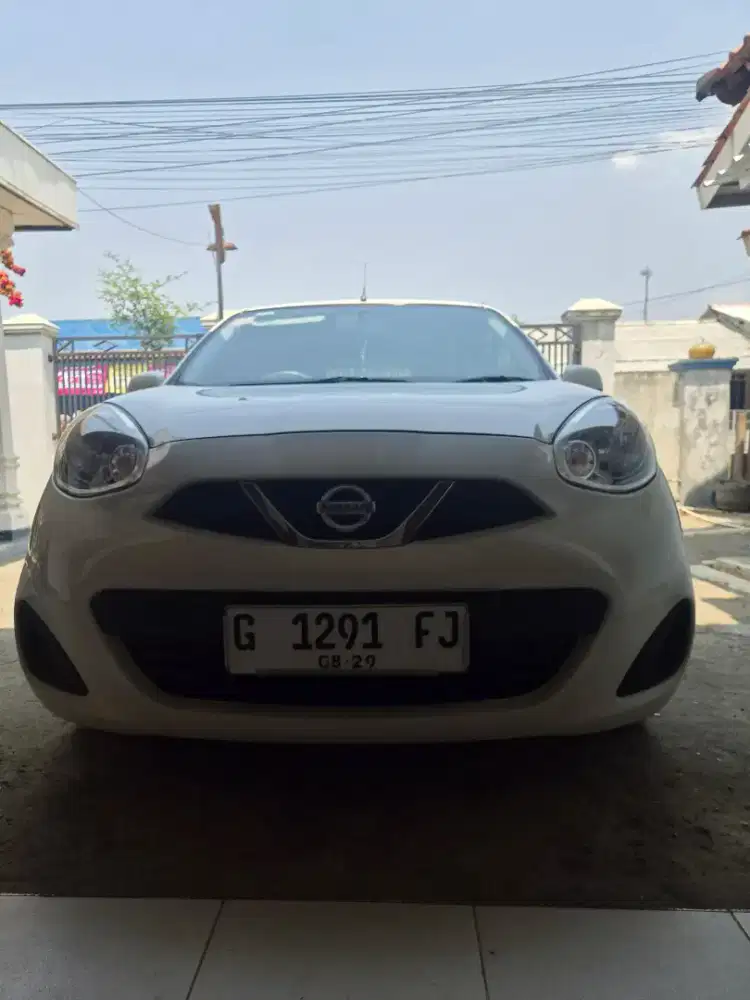 Nissan March putih Th 2015