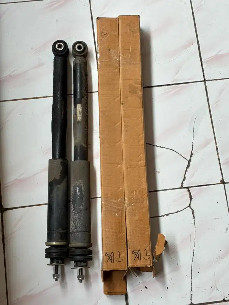 Shockbreaker Belakang Bekas SGP (for Suzuki Baleno Hatchback)