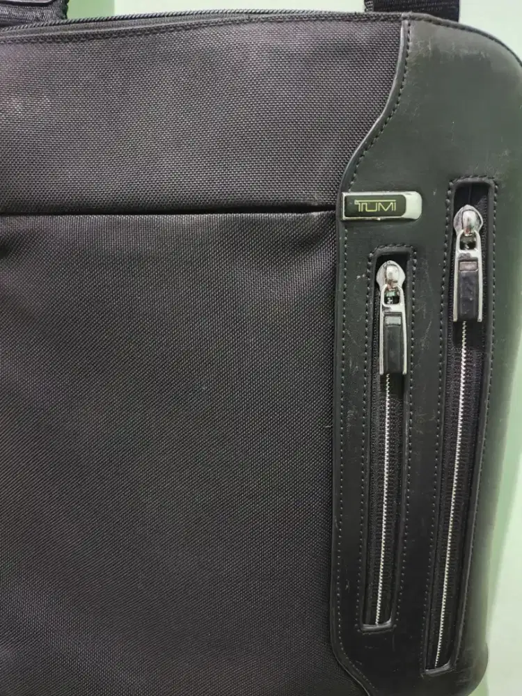 Tas selempang TUMI Ori