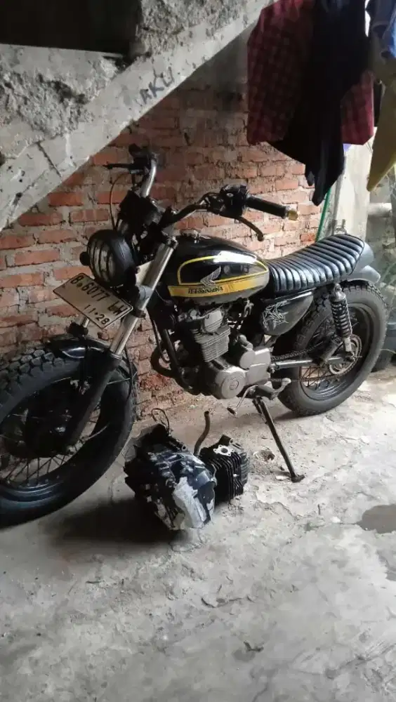 GL 100 custom CB
