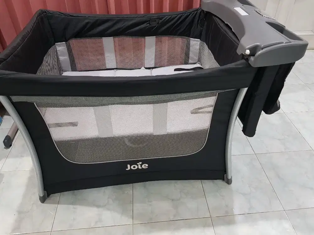 Baby box  merk Joie