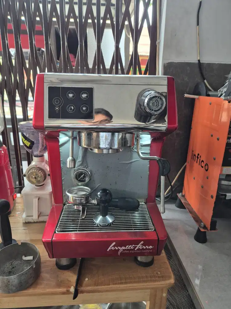 Mesin kopi ferratti ferro merah