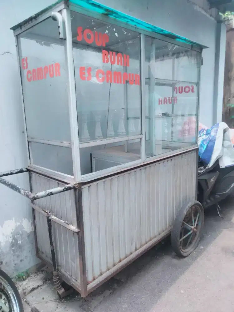 Gerobak kaca es buah