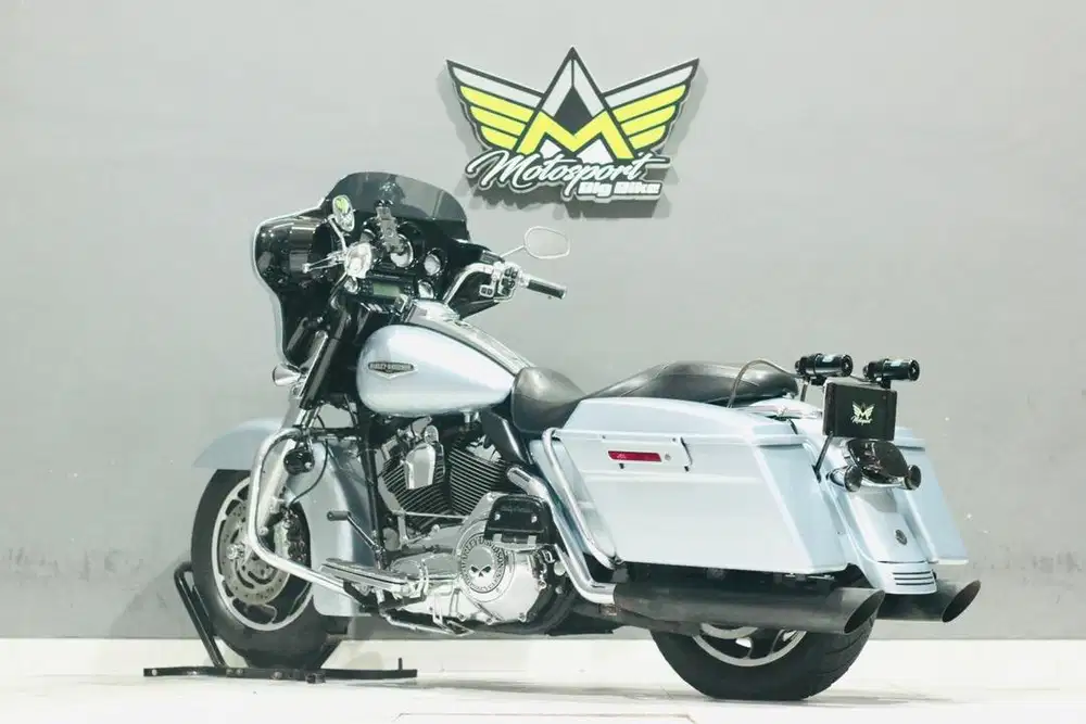 Harley davidson street Glide mulus sportster48 Ducati Roadking Dyna