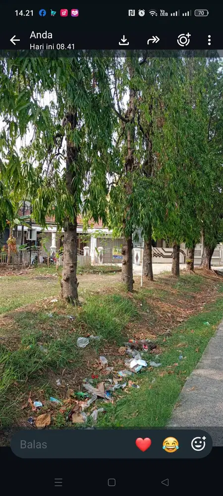 Rumah depan lapangan bisa buat acara muat banyak parkir