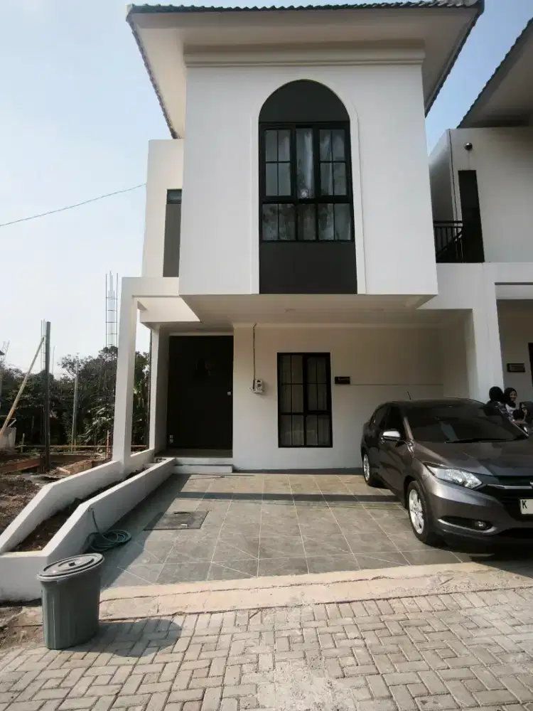 Dikontrakan Rumah Baru 2 Lantai Fresh Baru Jadi