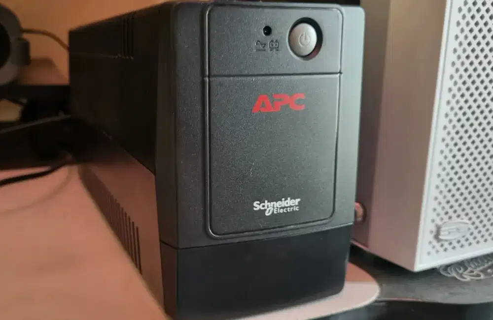 UPS APC Easy UPS BVG 700VA 360W BVG700I-GR Tower 230V Schuko AVR