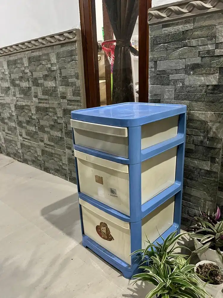 Rak plastik putih biru