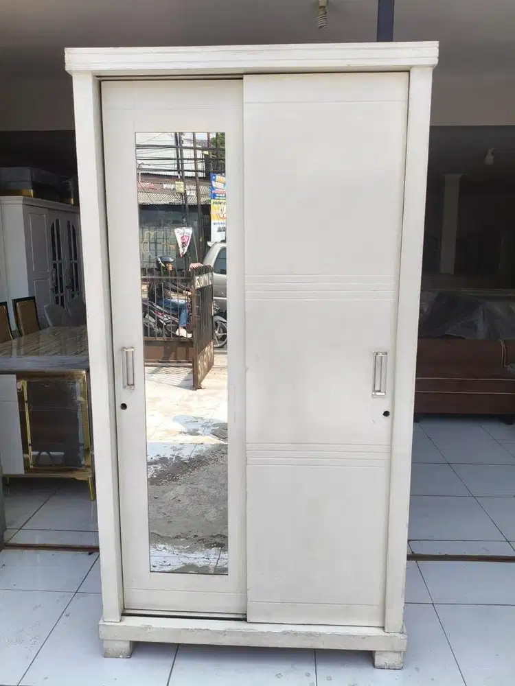 Lemari bekas murah