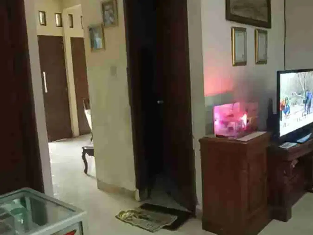 Dsewakan 300m 3.8milyar nego kamar tidur 6 kamar mandi 5 carpot 2 lokasi grand depok city