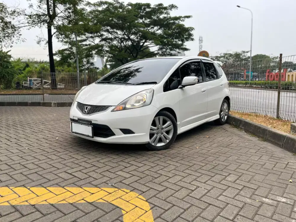 Honda Jazz RS at 2009 Putih