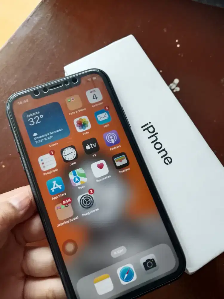 DIJUAL HP IPHONE XR SECOND ( JUAL BU )