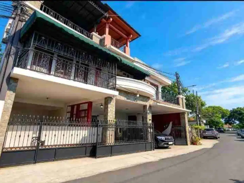 Dijual Rumah 2,5 Lantai Bambu Apus Taman mini Jakarta Timur | Balkon & Gazebo | Harga Sangat Menarik Rp2,6 M