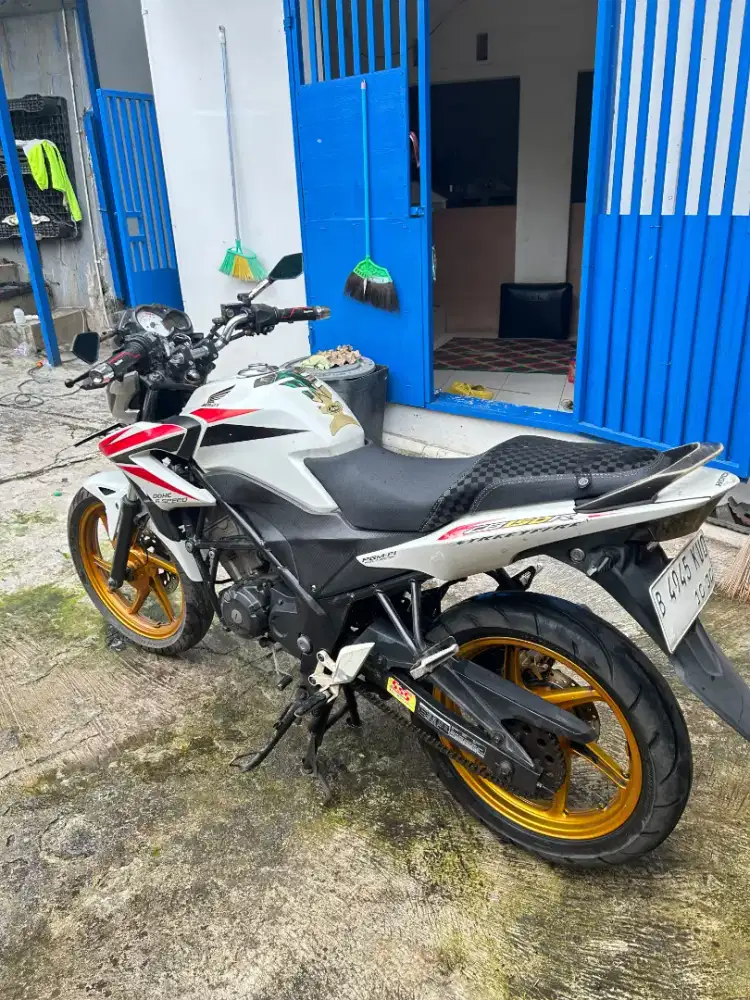 Honda CB150R Old 2014