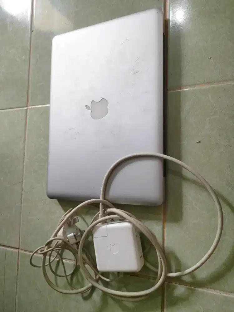 Laptop Apple Nyala Mati
