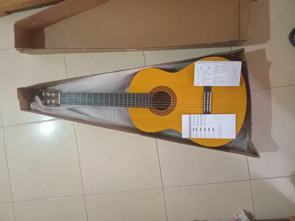 Gitar Klasik Yamaha C315 kondisi mulus