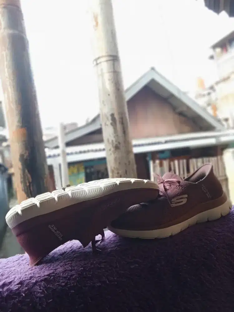 Sepatu Skechers Slip-ins untuk Wanita