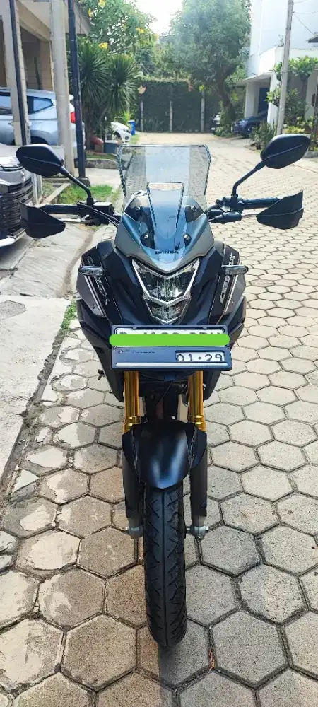CB 150 X t ahun 2023 low km 15rban full asesoris asli Honda